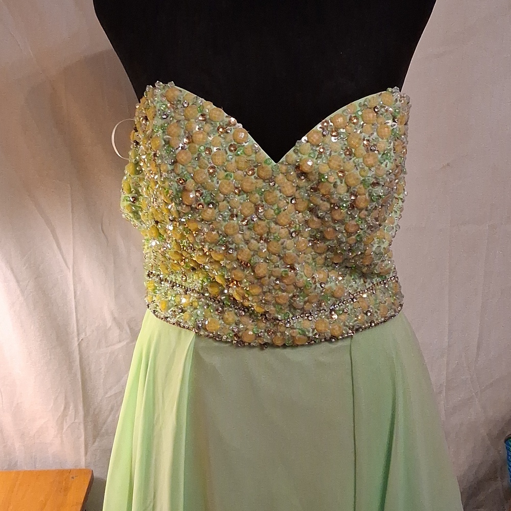 2 Cute Green Beaded Dress Size 6 - Picture 3 of 16